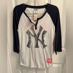NWT VICTORIAS SECRET PINK MLB NY Yankees T-shirt with Sequins - Medium